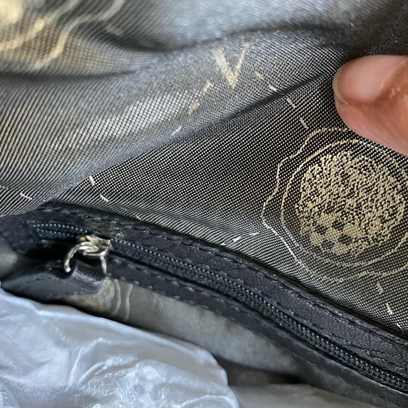 NWT Vince Camuto black leather zipper crossbody - Picture 6 of 9